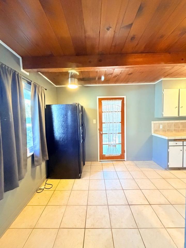 1735 Douglass St - Photo 6 of 19