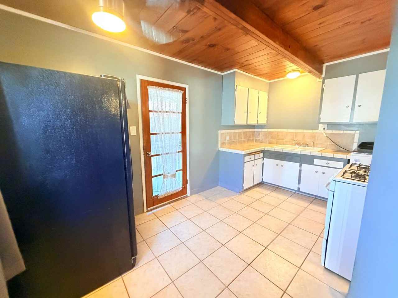 1735 Douglass St - Photo 7 of 19