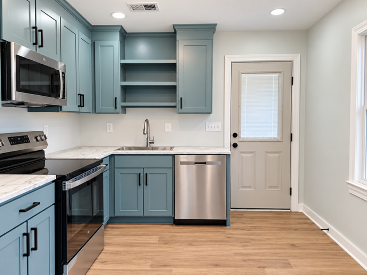 5454 Torgerson Ave - Photo 6 of 17