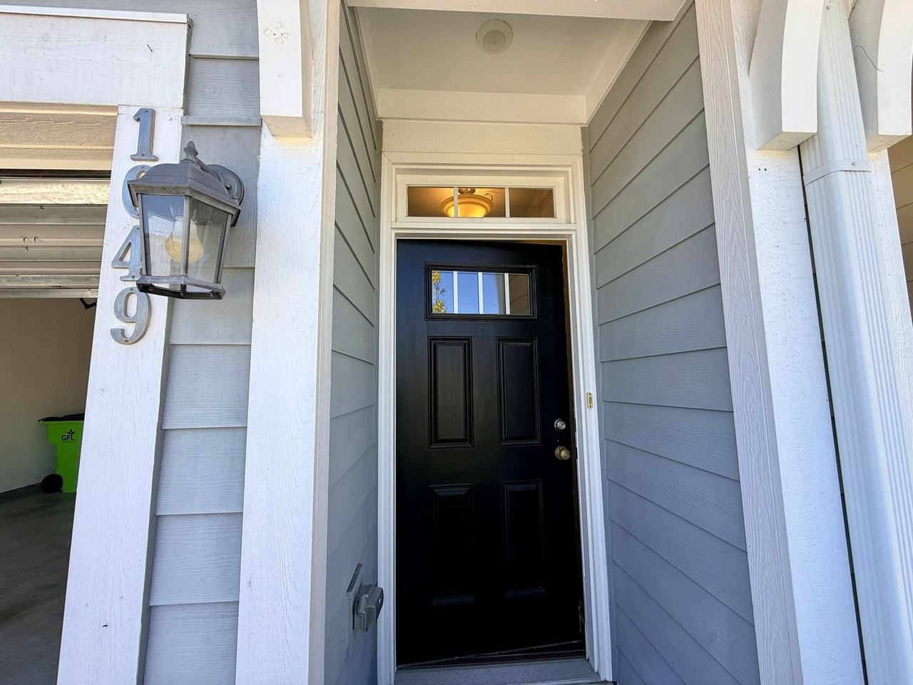 1049 Islip Pl - Photo 3 of 38