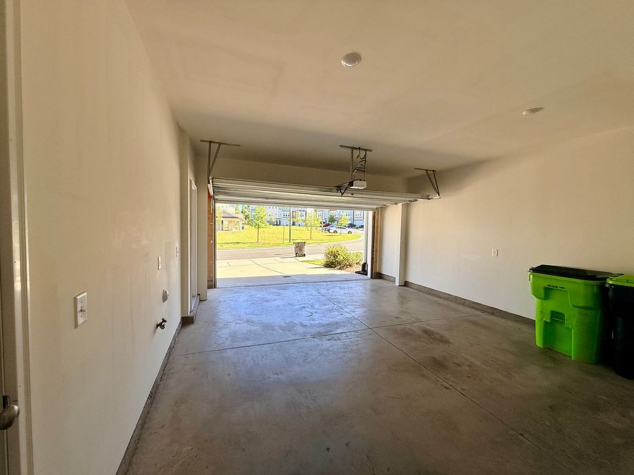 1049 Islip Pl - Photo 4 of 38