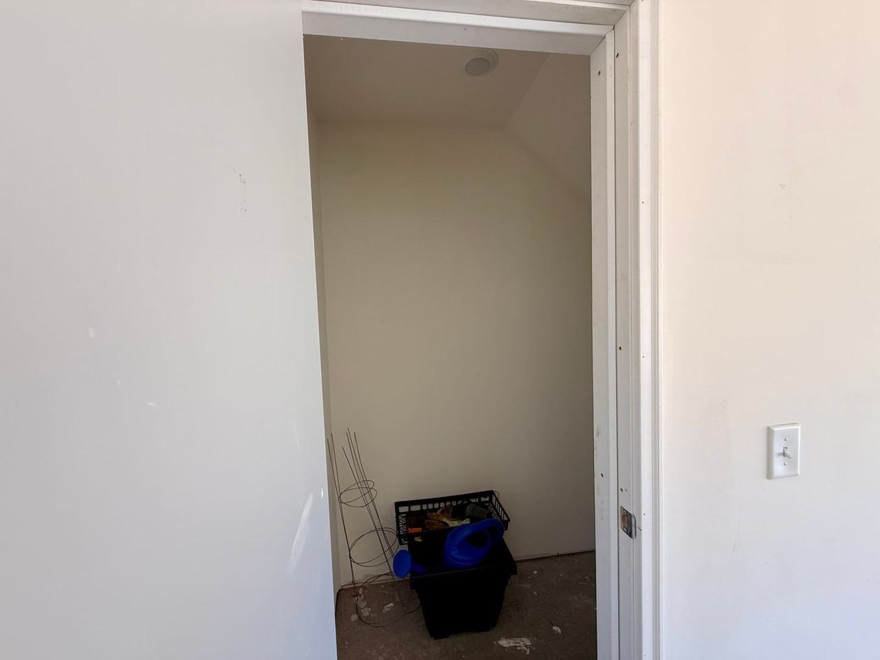 1049 Islip Pl - Photo 5 of 38