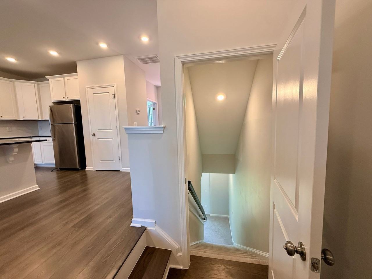 1049 Islip Pl - Photo 7 of 38