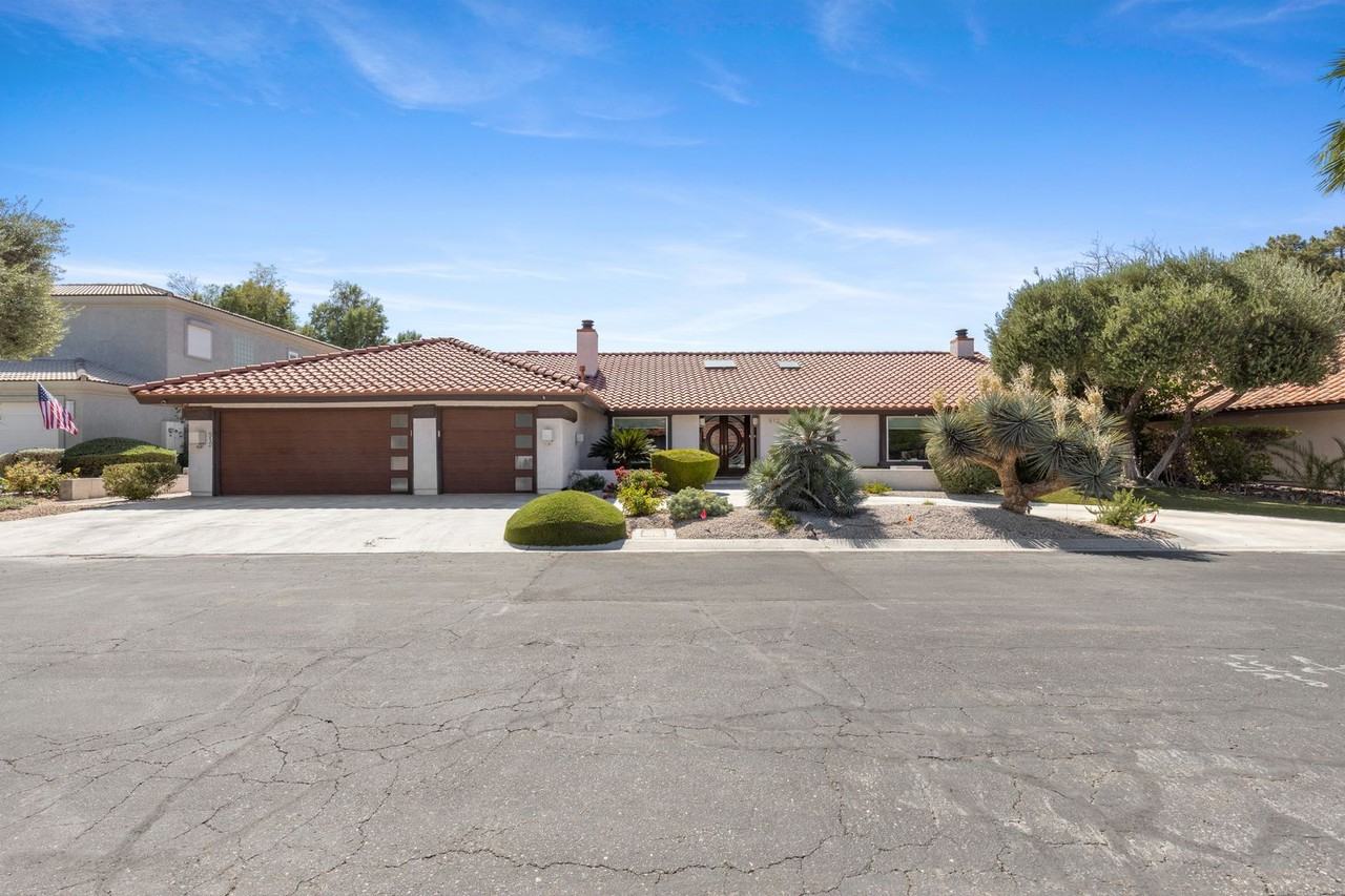 812 Trotter Cir - Photo 4 of 50