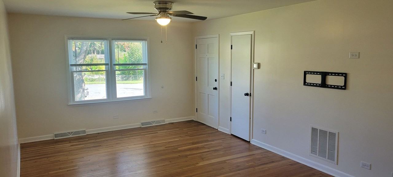 2218A Wayne Ave - Photo 5 of 26