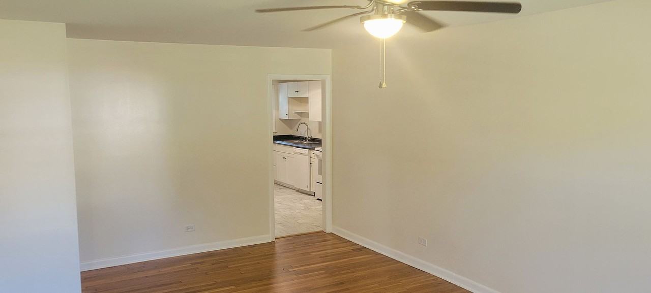 2218A Wayne Ave - Photo 7 of 26