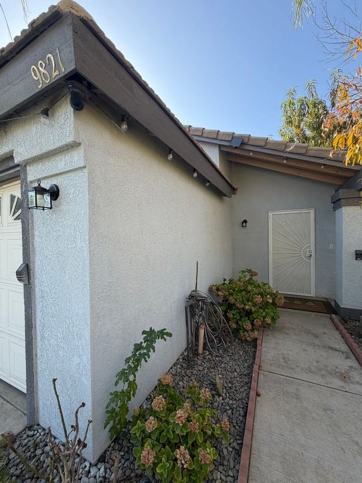 9821 Rancho Verde Dr - Photo 2 of 17