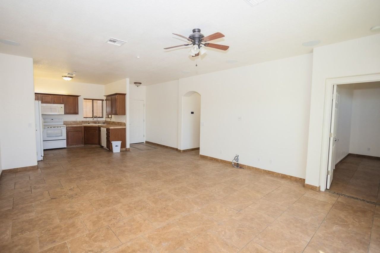 413 Noland Ct - Photo 2 of 23