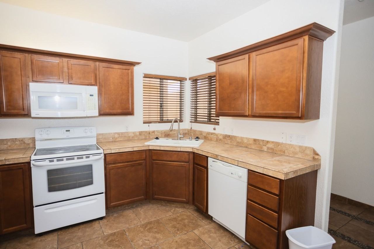 413 Noland Ct - Photo 4 of 23