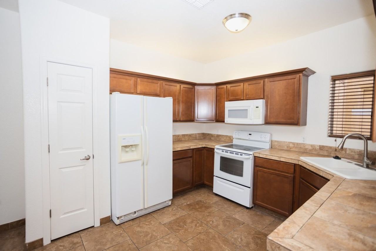 413 Noland Ct - Photo 5 of 23