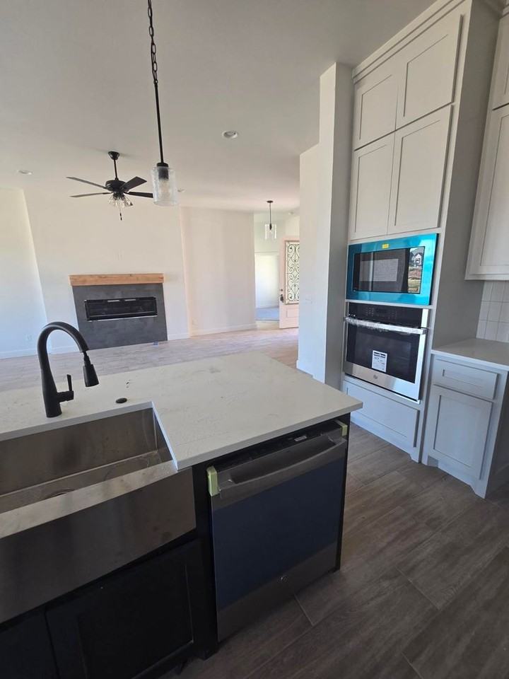 3025 3025 Rome Terrace - Photo 3 of 7