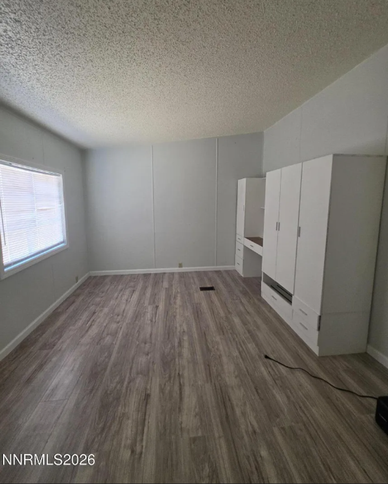 216 Garnet Cir - Photo 6 of 12