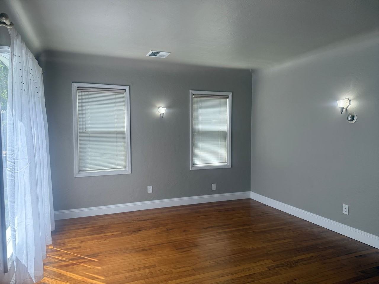 219 Kimble St - Photo 7 of 14