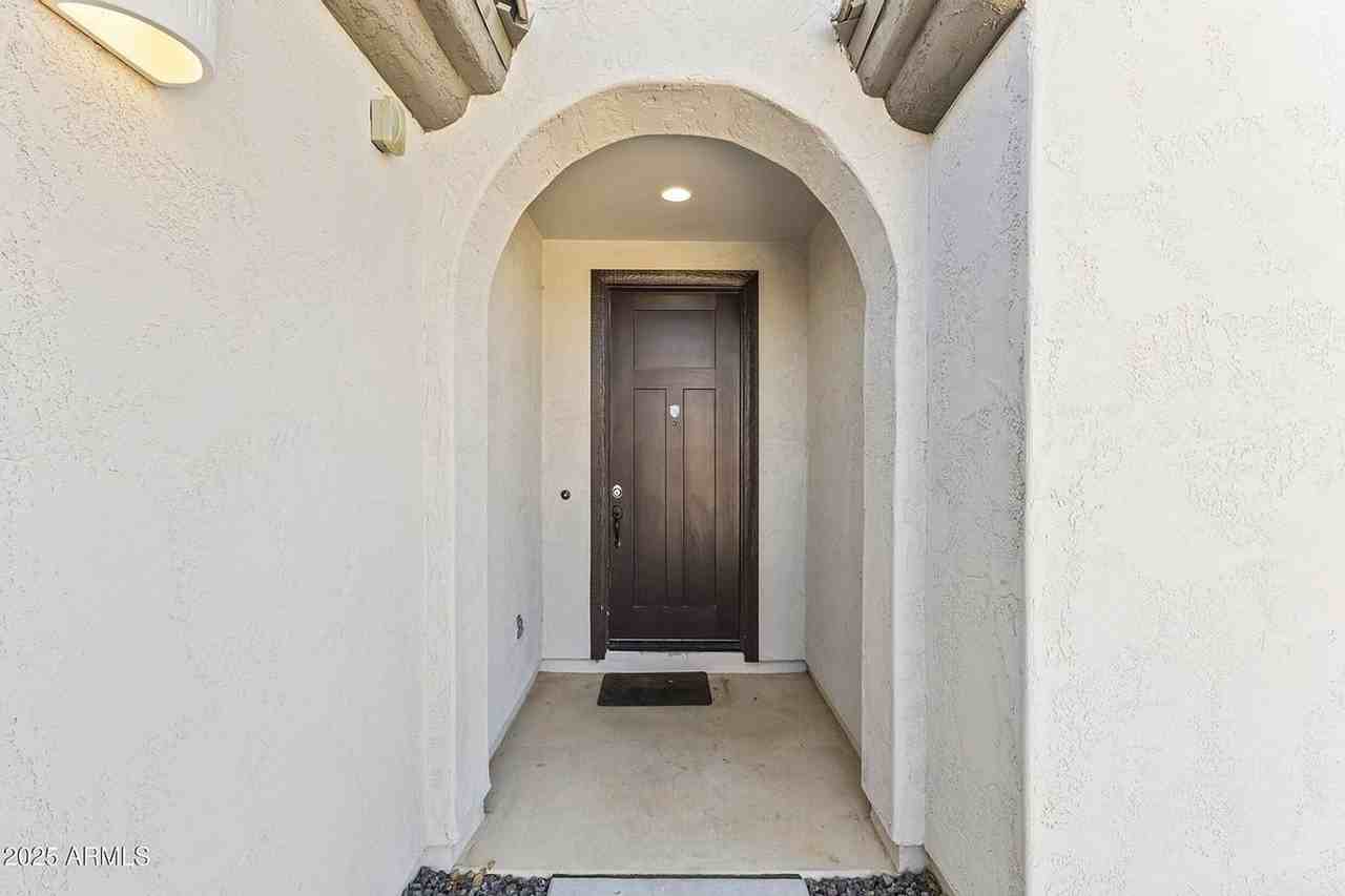 25915 W Quail Ave - Photo 2 of 19