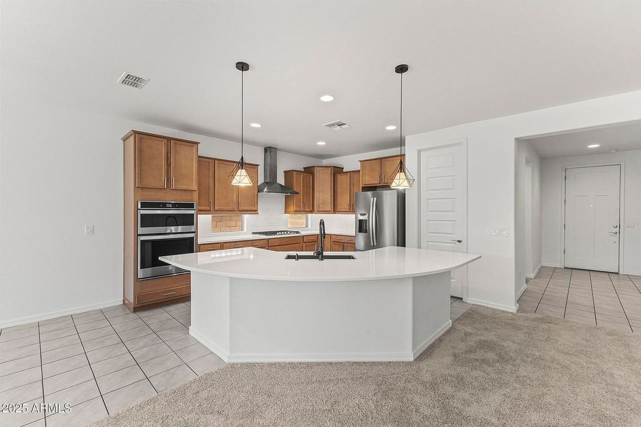 25915 W Quail Ave - Photo 3 of 19