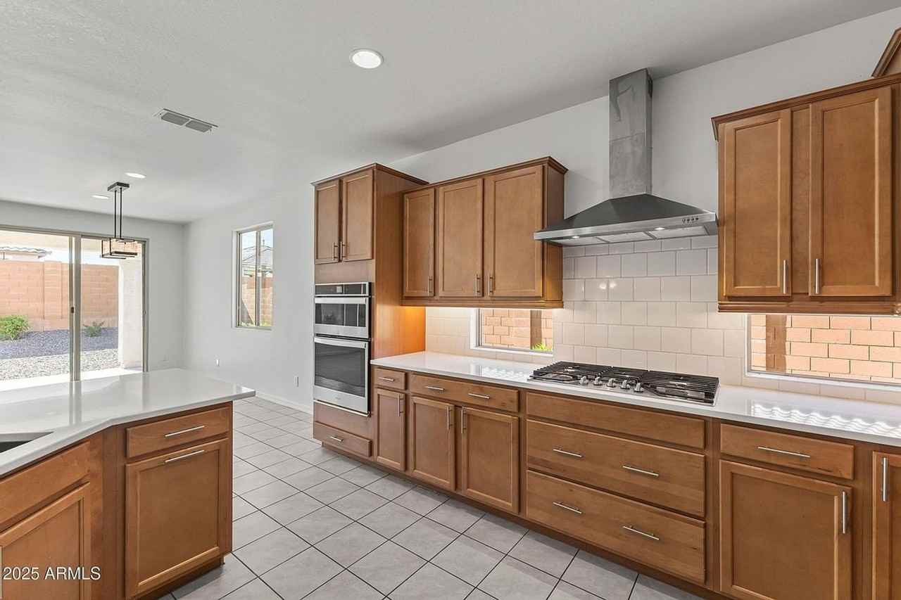 25915 W Quail Ave - Photo 6 of 19