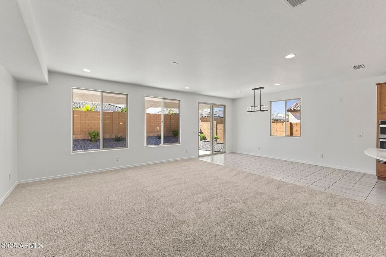 25915 W Quail Ave - Photo 7 of 19