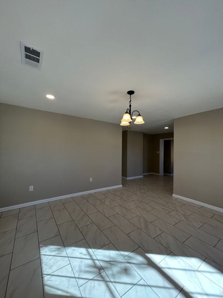 1620 Magnolia Ave - Photo 2 of 22