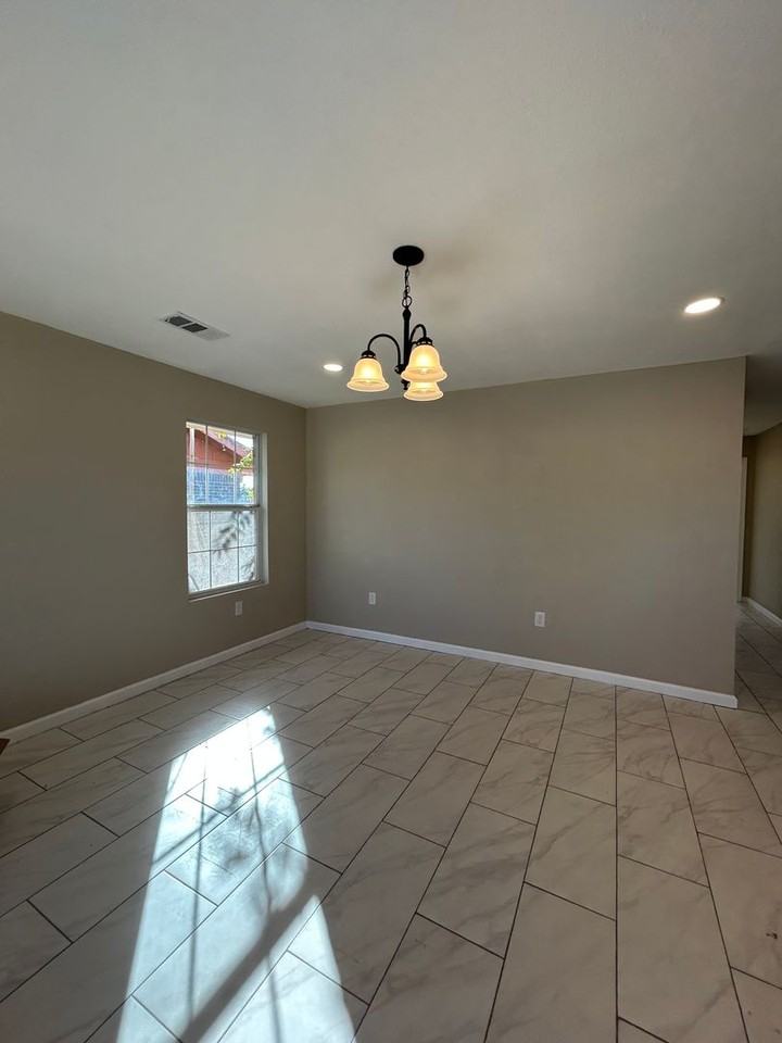 1620 Magnolia Ave - Photo 3 of 22
