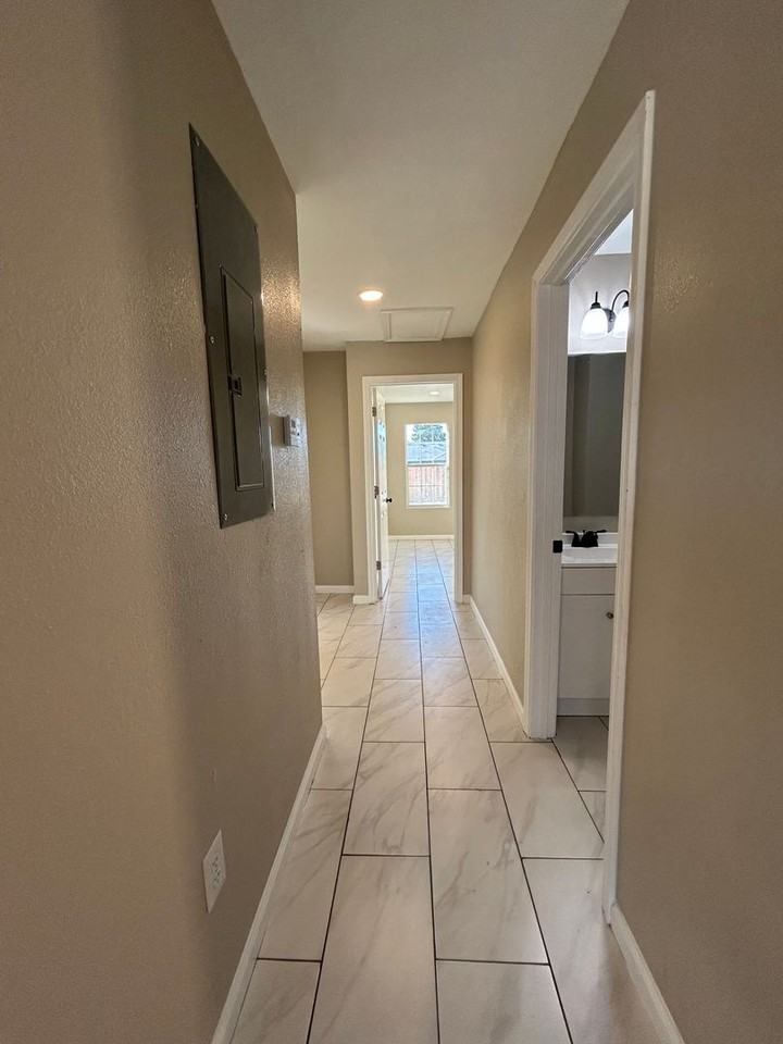 1620 Magnolia Ave - Photo 4 of 22