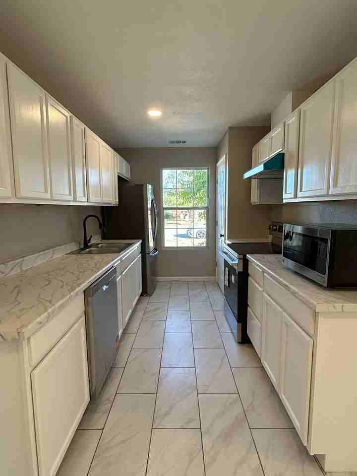 1620 Magnolia Ave - Photo 5 of 22