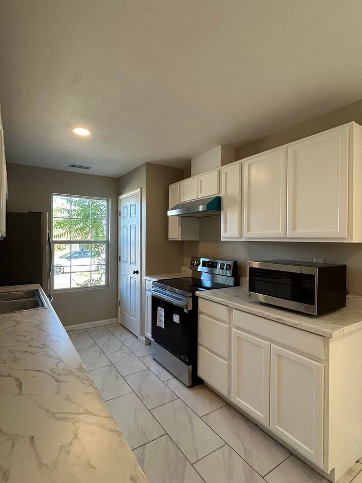 1620 Magnolia Ave - Photo 6 of 22