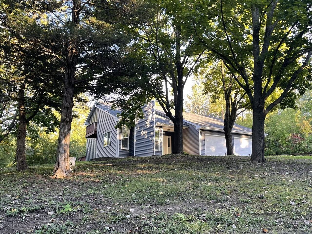 5743 Juneau Ln N - Photo 2 of 31