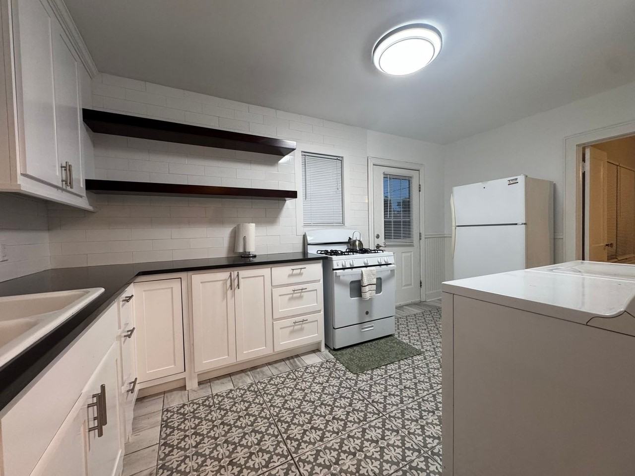 821 S 3rd St - Photo 6 of 29