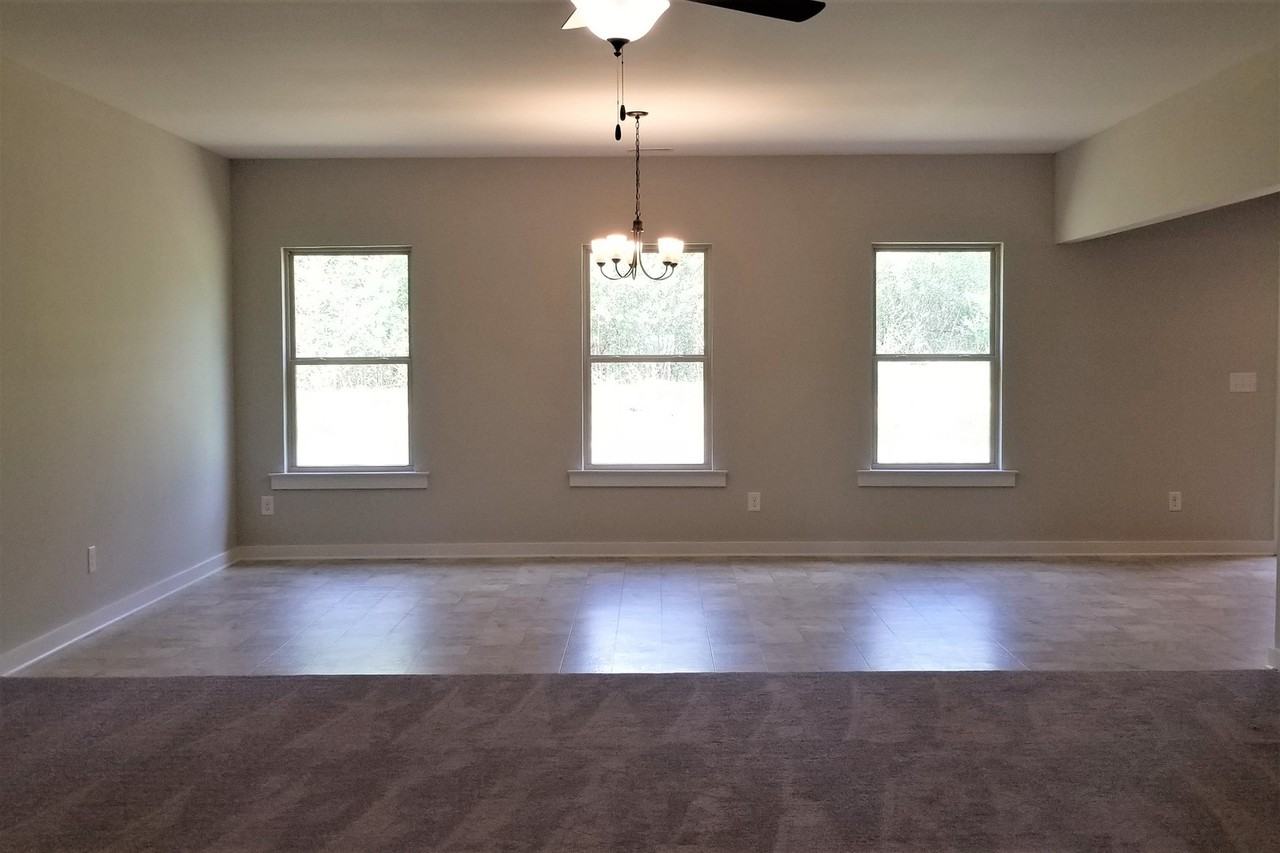190 Elm Way - Photo 3 of 17