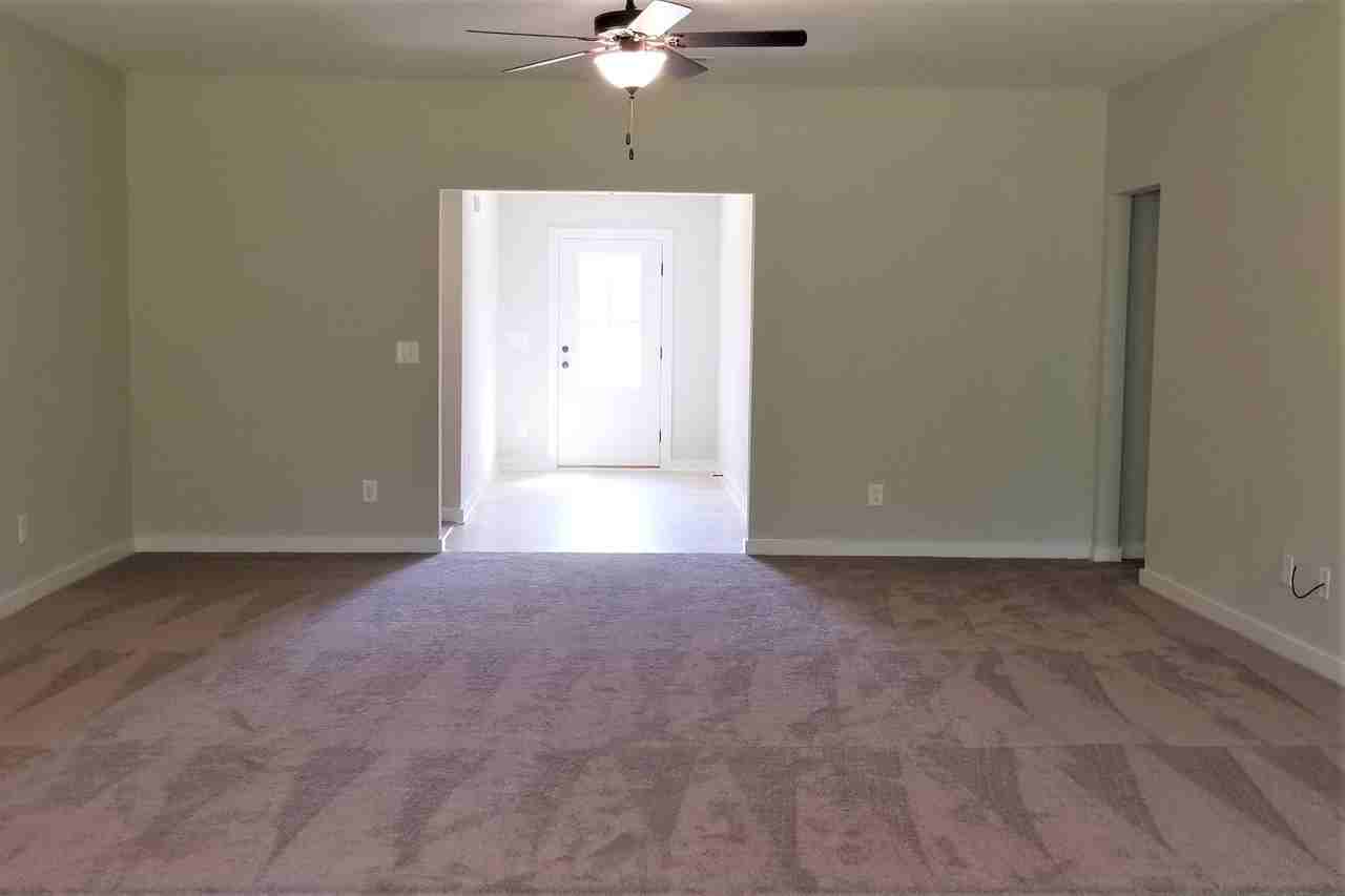 190 Elm Way - Photo 4 of 17