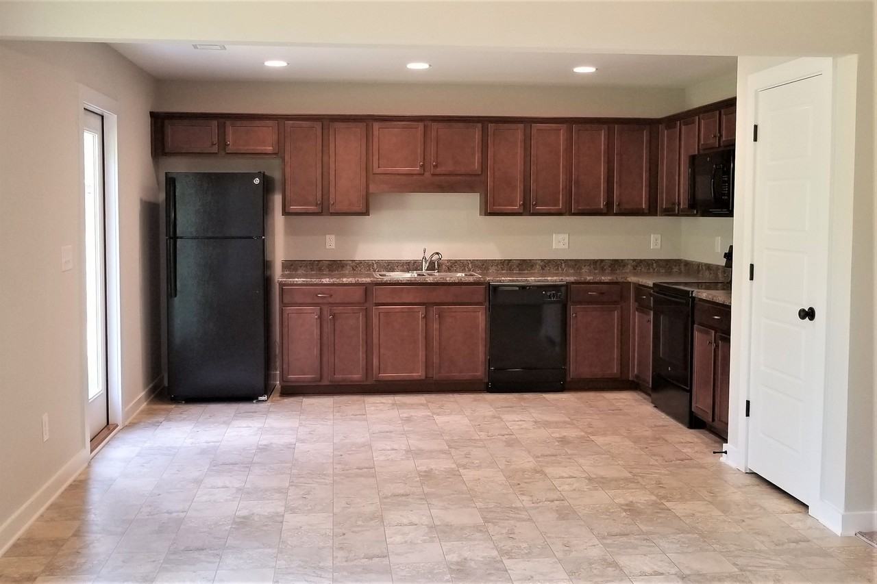 190 Elm Way - Photo 6 of 17