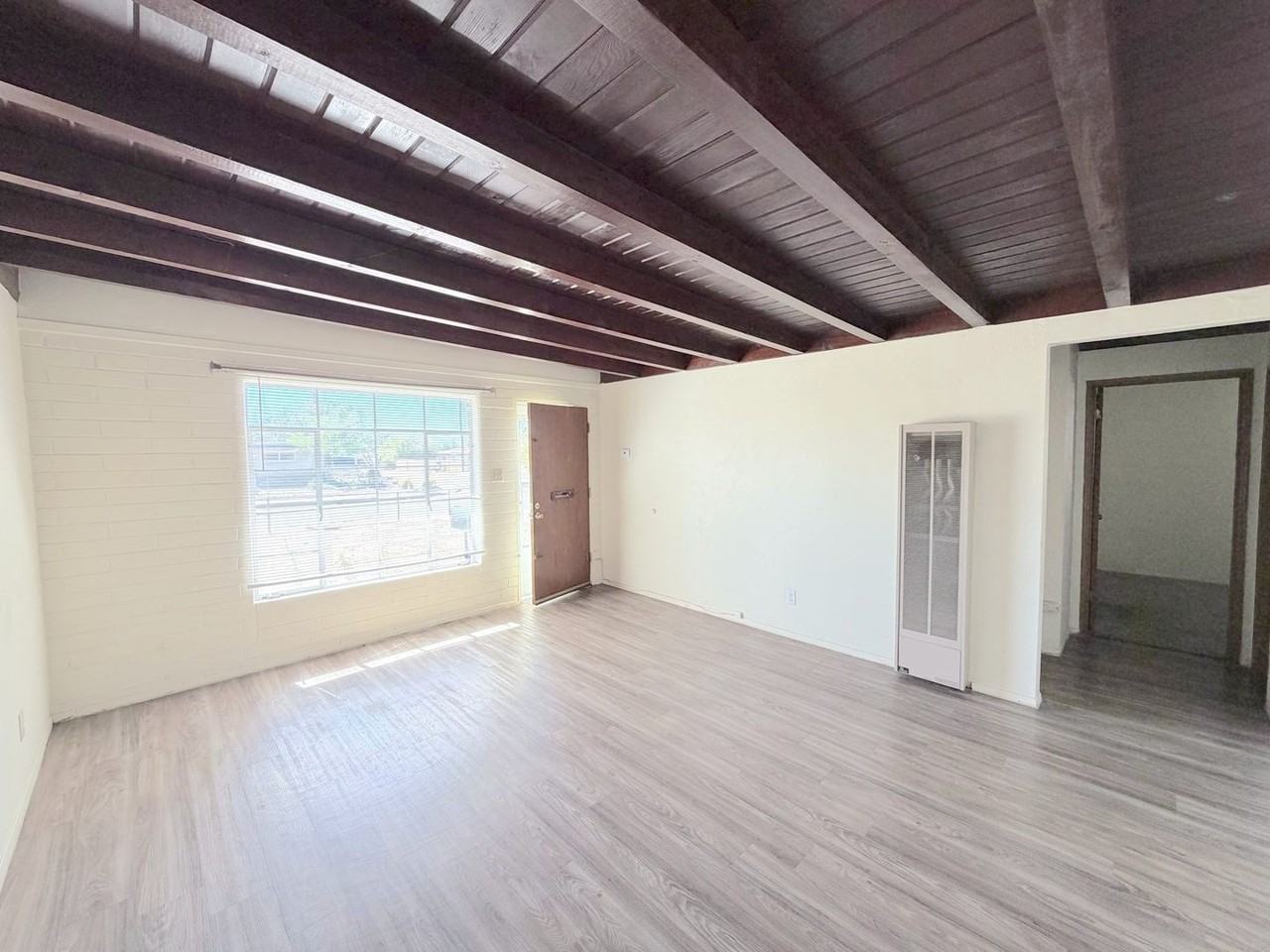 9101 Lexington Ave Ne - Photo 3 of 25