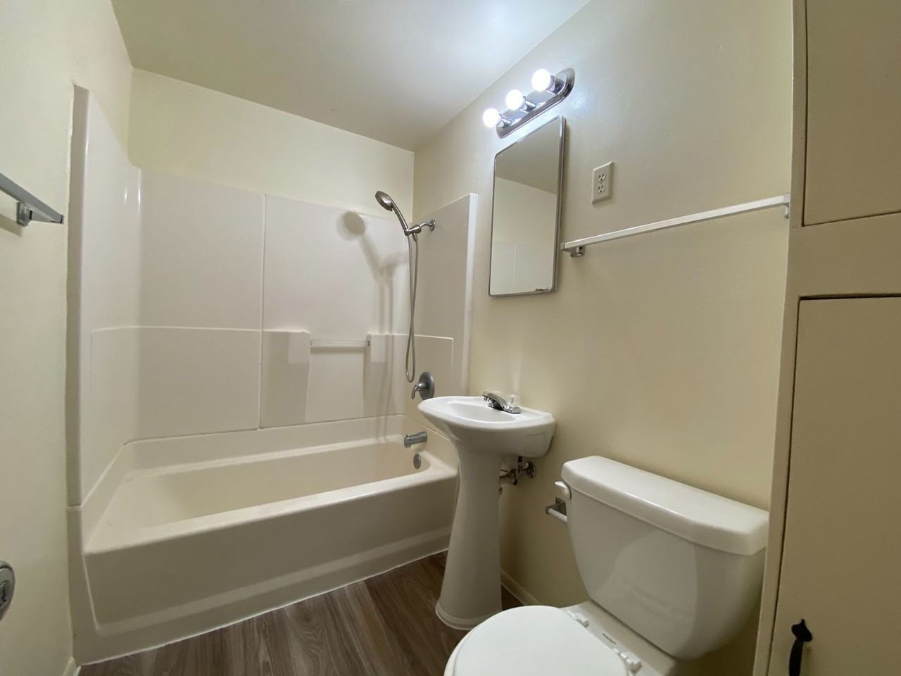 9101 Lexington Ave Ne - Photo 7 of 25