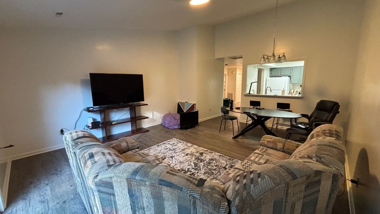 1013 Evergreen Way - Photo 4 of 22