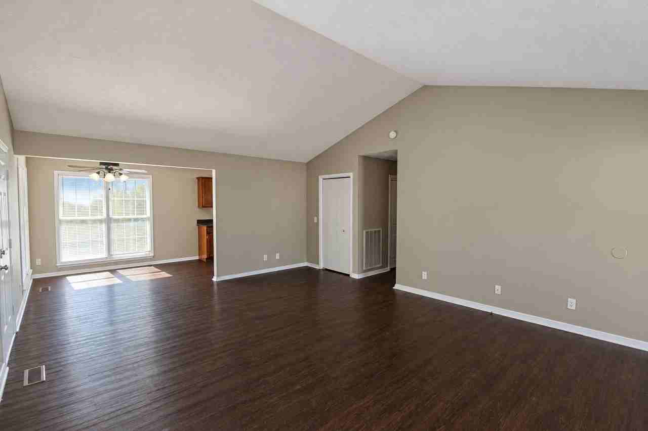 320 State St - Photo 2 of 24