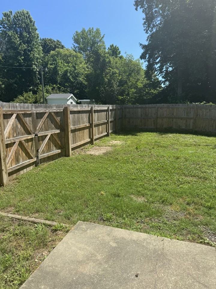 1505 Ernestine Ave - Photo 4 of 9