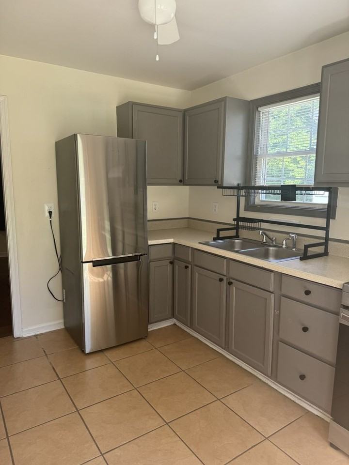 1505 Ernestine Ave - Photo 7 of 9