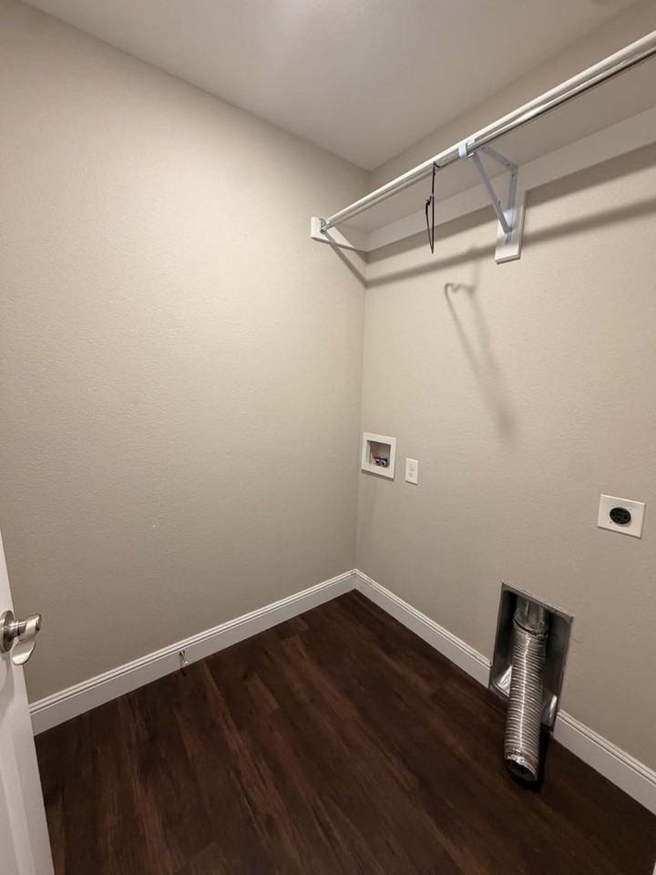 207 Munson St - Photo 6 of 16