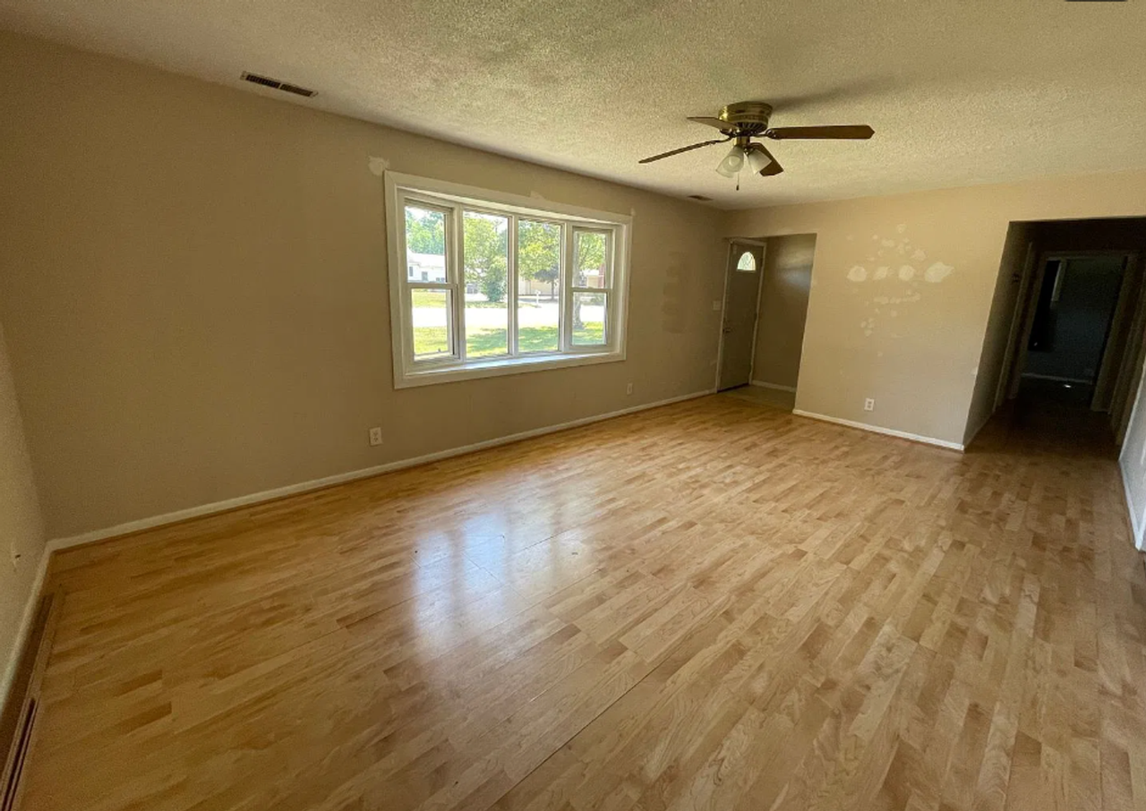 804 Lindberg Rd - Photo 2 of 19