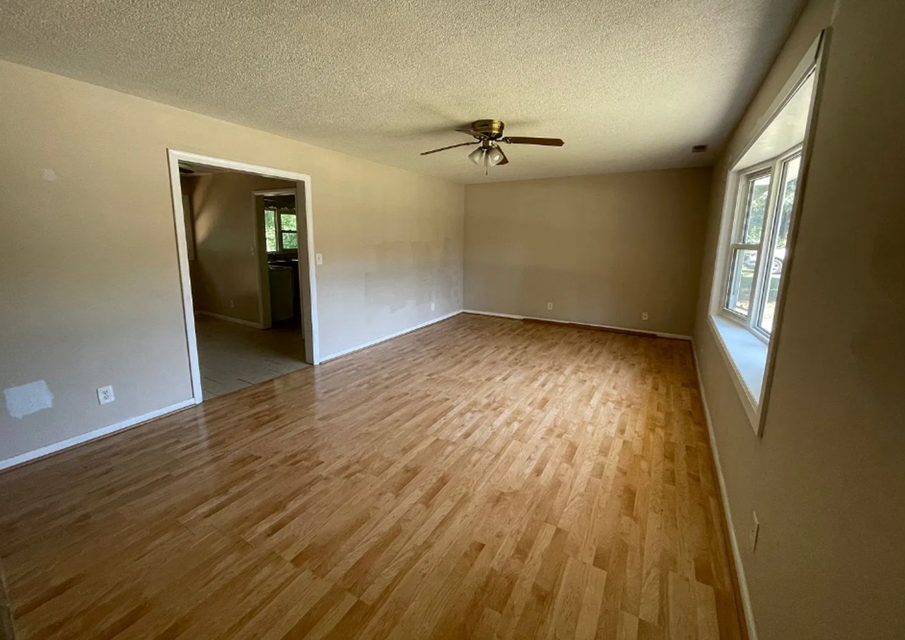 804 Lindberg Rd - Photo 3 of 19