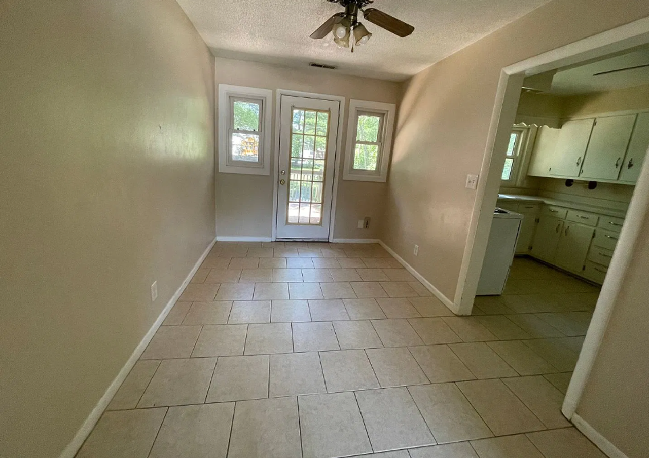 804 Lindberg Rd - Photo 4 of 19