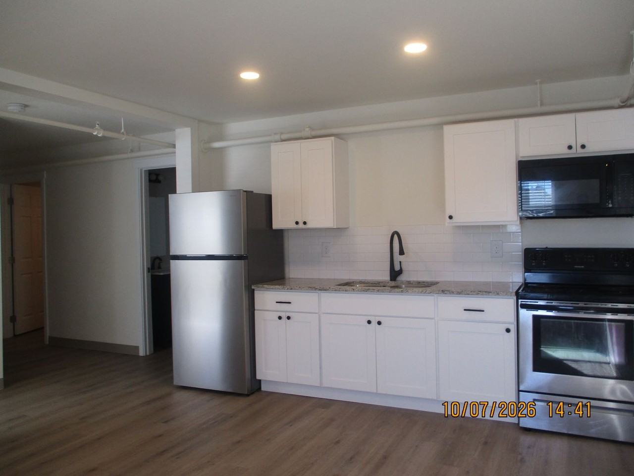 324 W King St - Photo 3 of 12