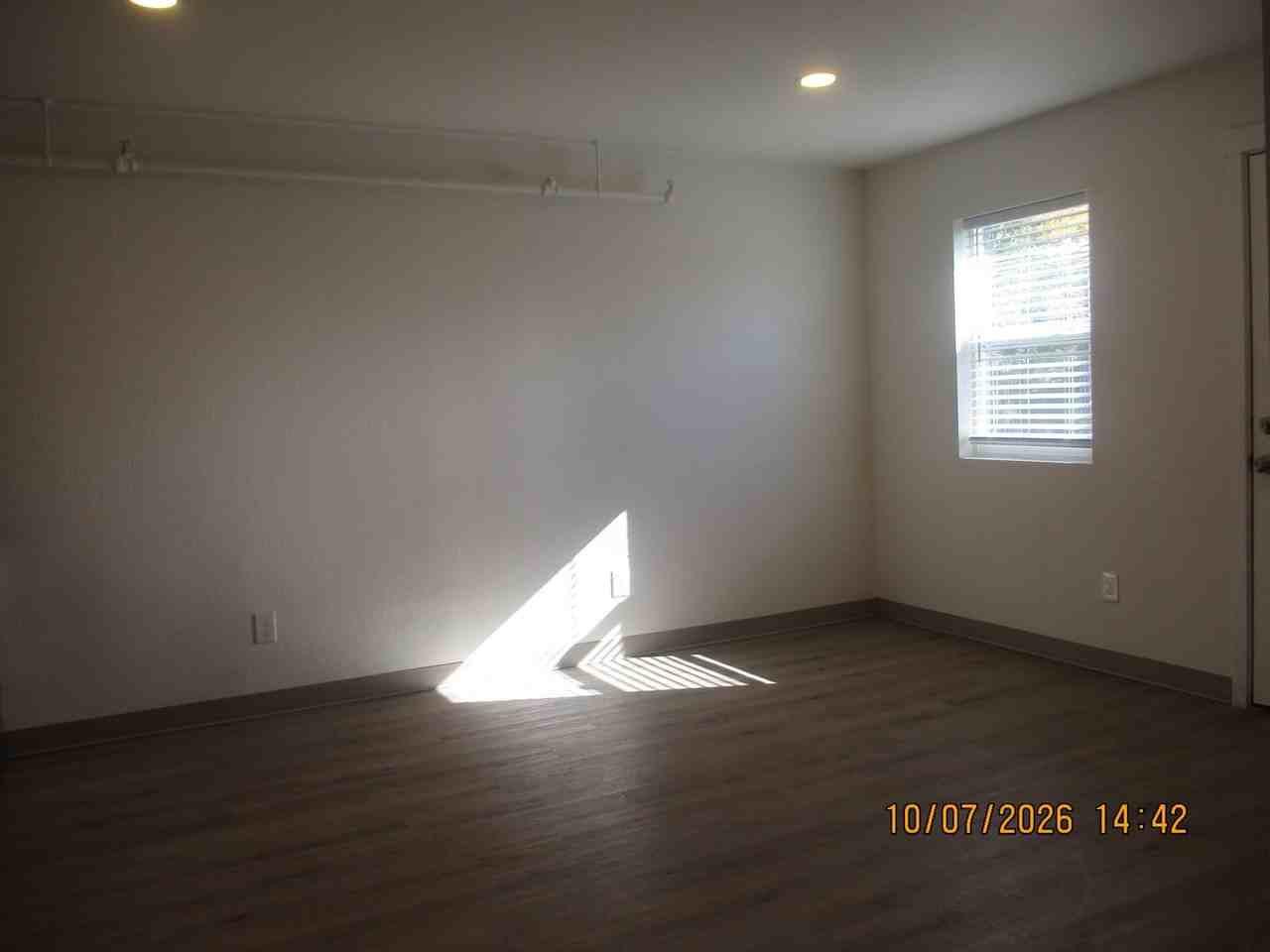 324 W King St - Photo 4 of 12