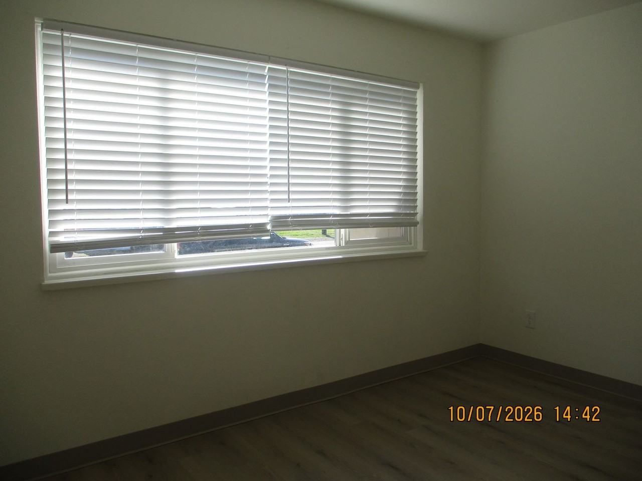 324 W King St - Photo 5 of 12