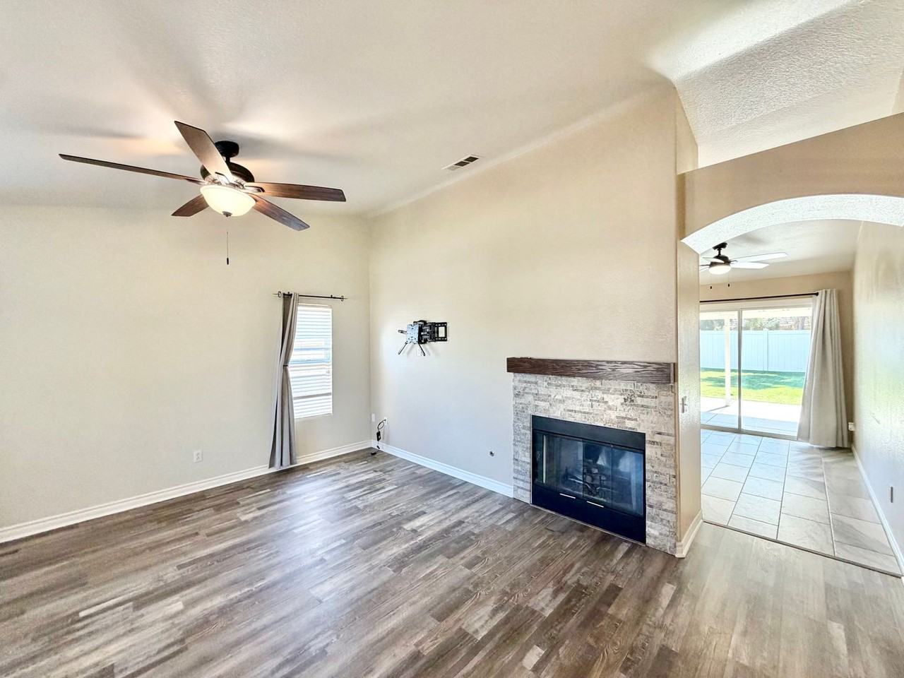 31285 Hamburg Cir - Photo 6 of 33