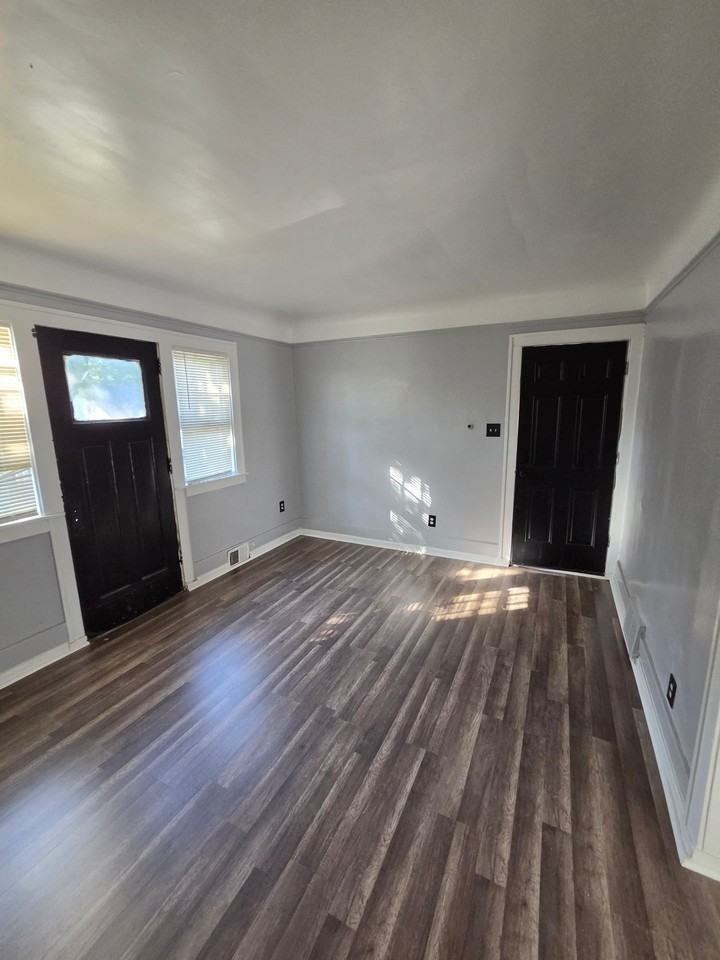 15718 Northlawn St - Photo 2 of 15