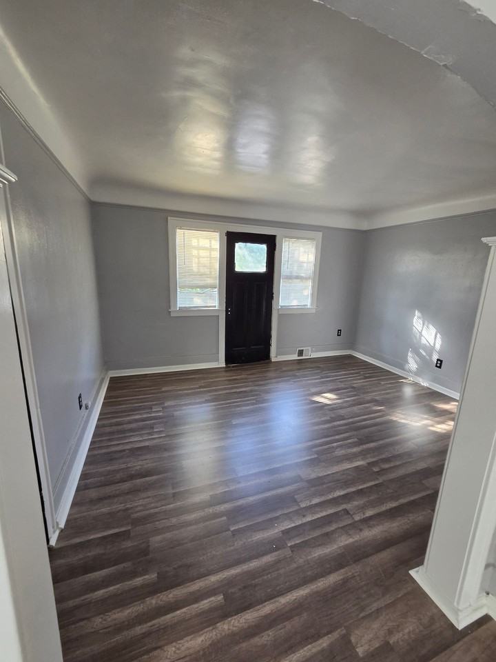 15718 Northlawn St - Photo 3 of 15