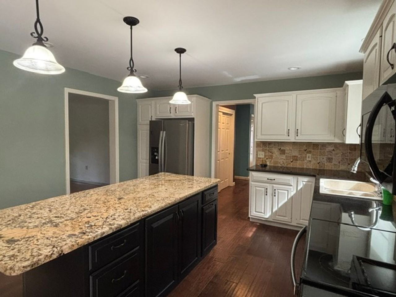 750 Homestead Ln - Photo 5 of 29