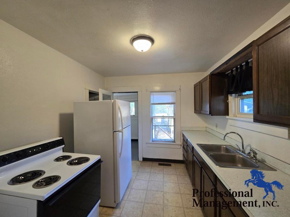 133 Grand Ave - Photo 4 of 9