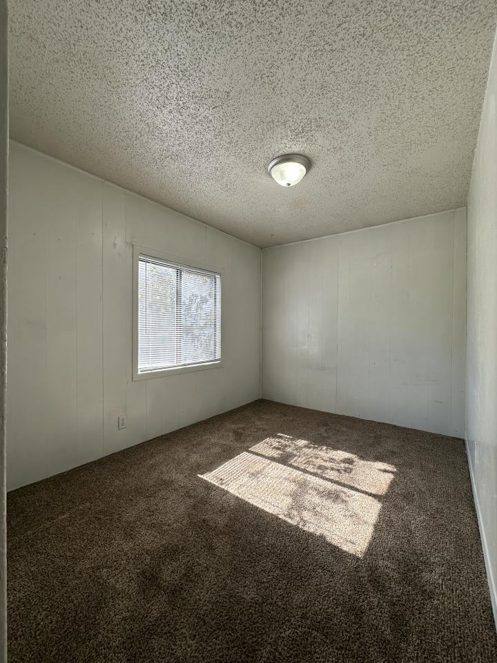 418 9th St W - Photo 5 of 7